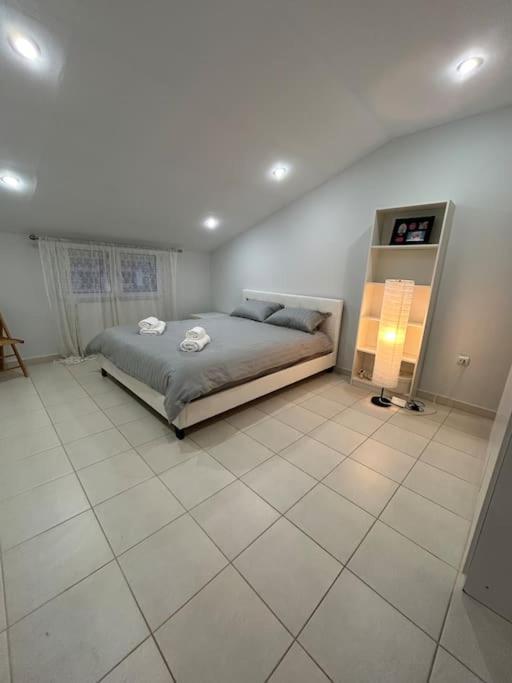Riga'S Modern Attic Apartment ดรามา ภายนอก รูปภาพ